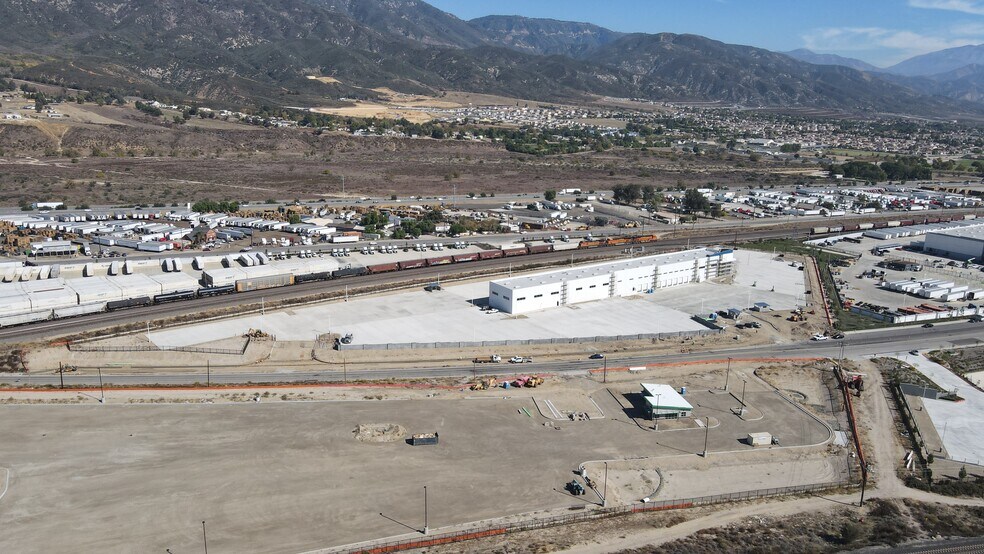 More Photos Of 19472 Cajon Blvd, San Bernardino Truck Terminal For Lease