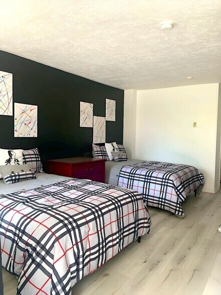 More Photos Of 280 Rue Séraphin, Sainte-adele Hotel For Sale