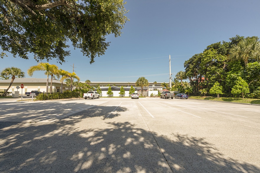 More Photos Of 514 NW Dixie Hwy, Stuart Restaurant For Sale