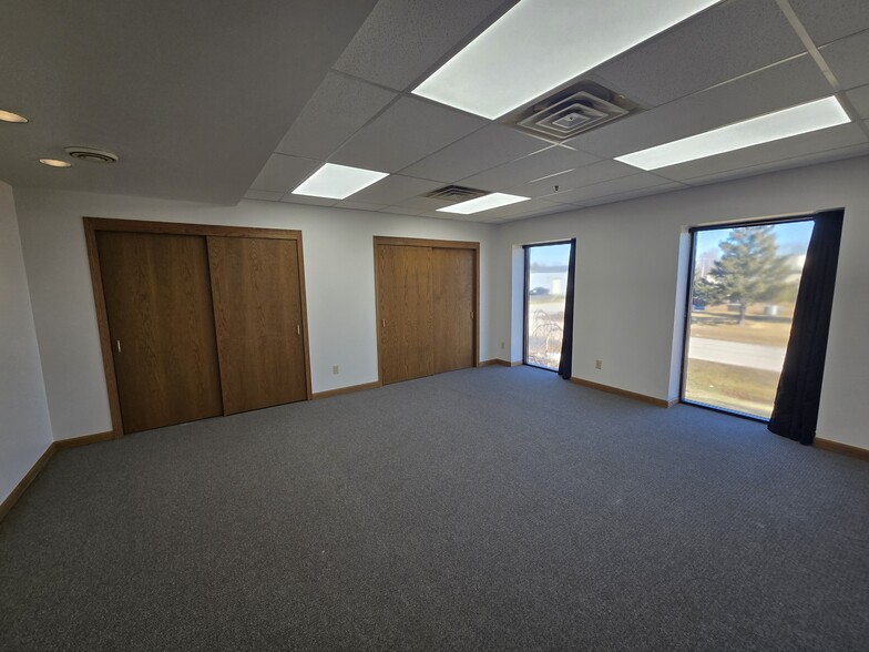 More Photos Of W146N5741 Enterprise Ave, Menomonee Falls Warehouse For Lease