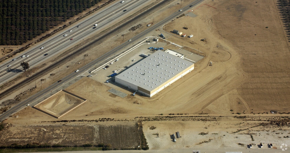 More Photos Of 6850 New Kapittel Ct, Shafter Warehouse For Lease