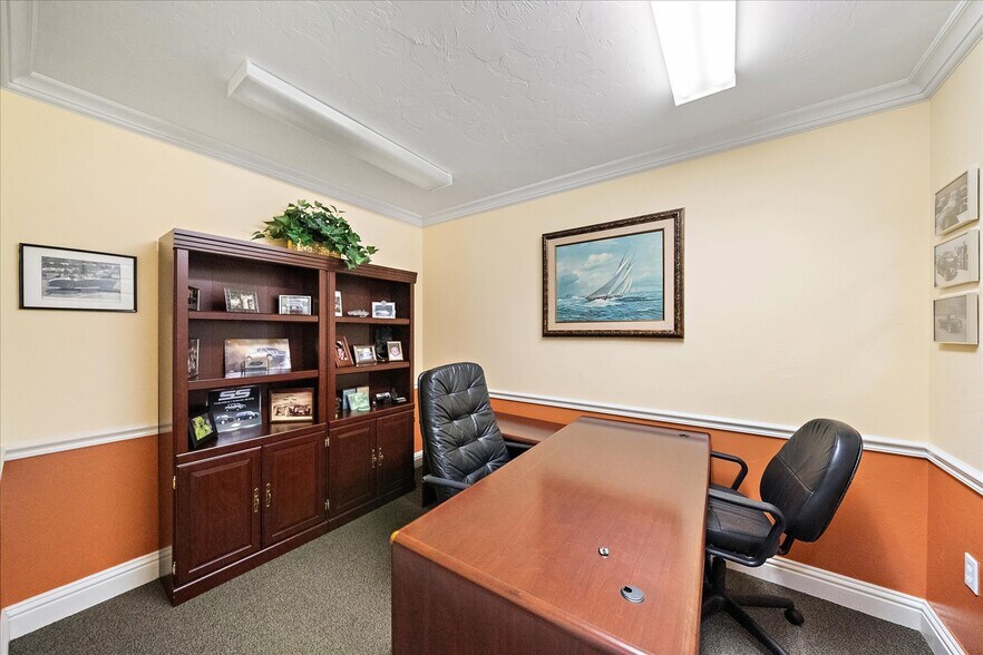 More Photos Of 2072-2074 Constitution Blvd, Sarasota Office For Sale