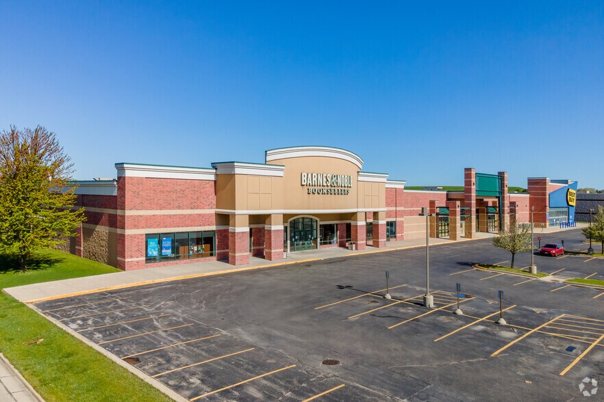 More Photos Of 2710 S Green Bay Rd, Mount Pleasant Freestanding For Lease