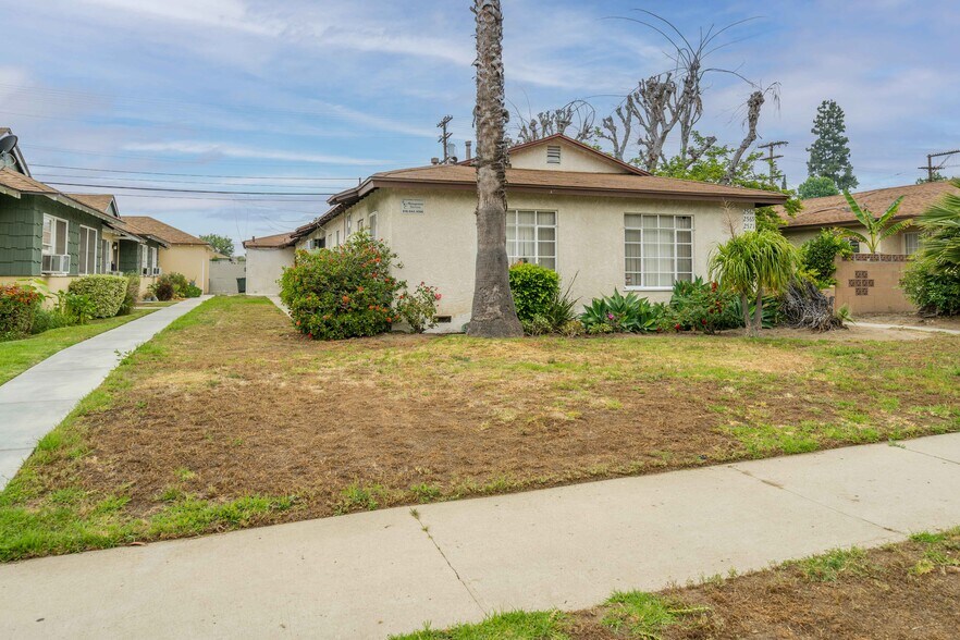Primary Photo Of 2569 N Lincoln St, Burbank Multifamily For Sale