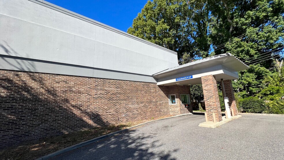 More Photos Of 1533 E Pembroke Ave, Hampton Drugstore For Lease