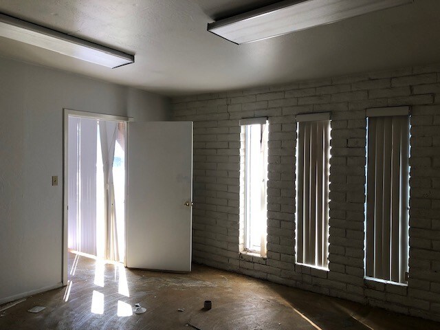 More Photos Of 3334 W McDowell Rd, Phoenix Warehouse For Lease