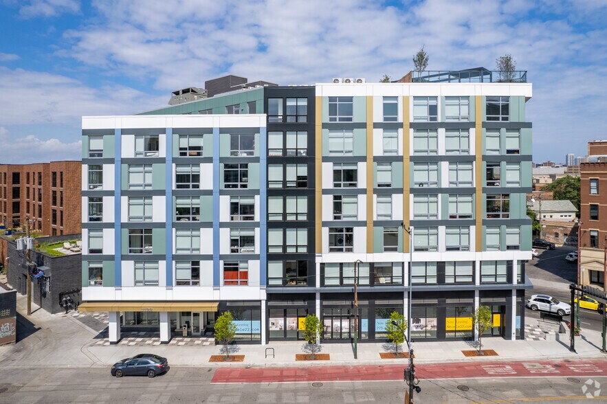 Primary Photo Of 1122 W Chicago Ave, Chicago Apartments For Lease
