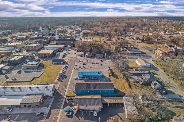 More Photos Of 107 Lyon St, McMinnville Office For Sale