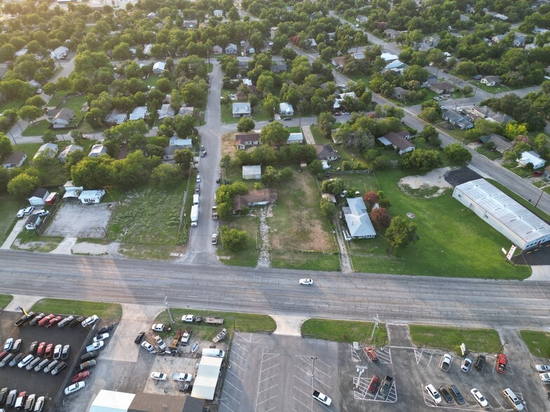 More Photos Of 1688 Elliot Knox Blvd, New Braunfels General Retail For Sale