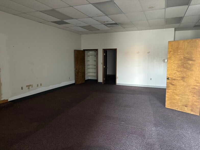 More Photos Of 210 S Jefferson St, Huntington Unknown For Lease