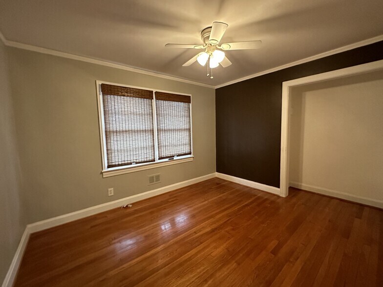 More Photos Of 1934 N Pleasantburg Dr, Greenville Medical For Lease