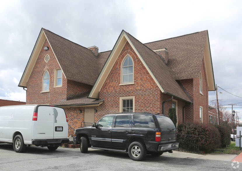More Photos Of 447 Arlington St, Greensboro Office For Lease