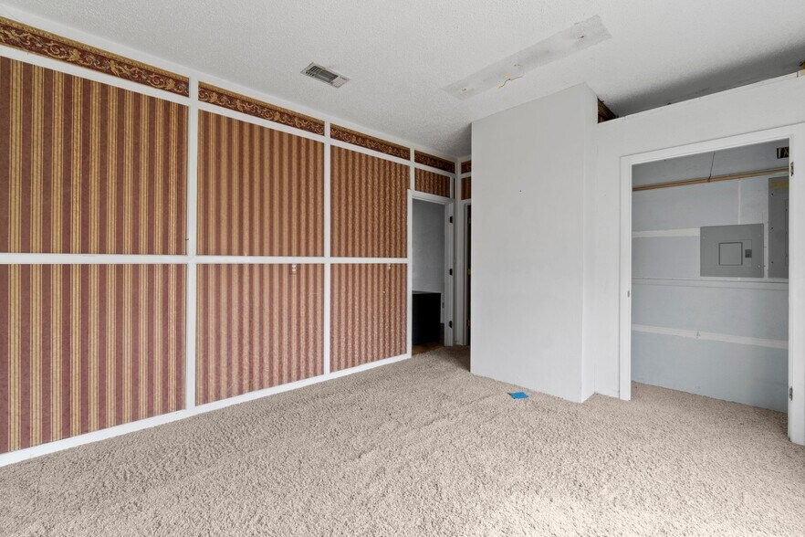 More Photos Of 6738 US Highway 190 E, Livingston Convenience Store For Sale