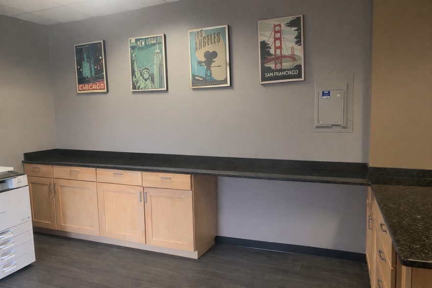 More Photos Of 20 Pidgeon Hill Dr, Sterling Medical For Lease