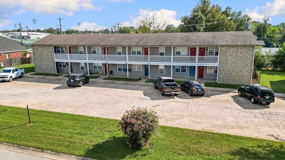 More Photos Of 1810 W Twin Springs St, Siloam Springs General Retail For Sale