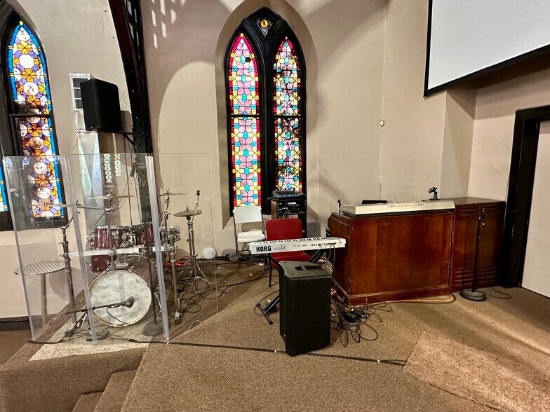 More Photos Of 1 N Fulton Ave, Baltimore Religious Facility For Lease