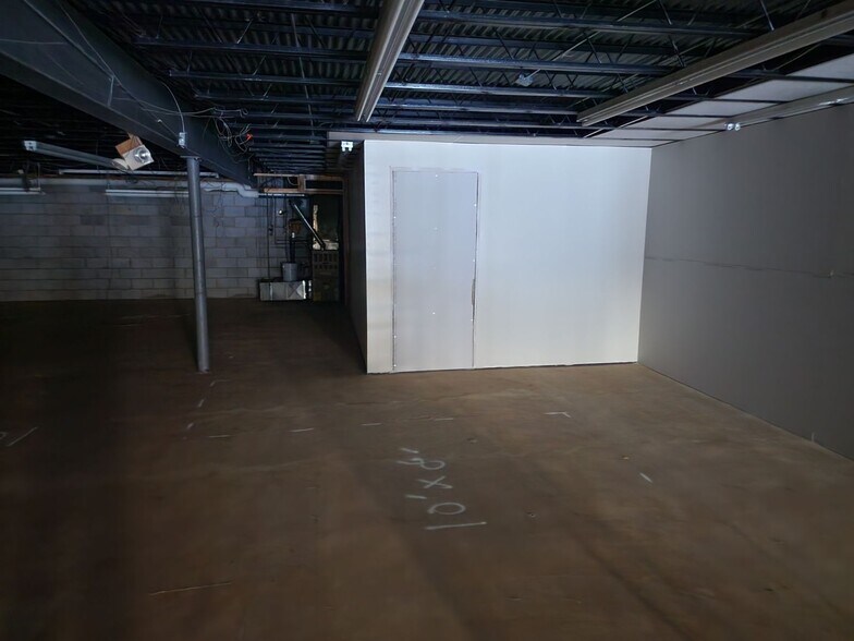 More Photos Of 3441 Brandon Ave, Roanoke Flex For Lease