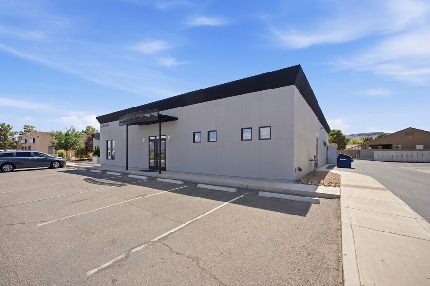 More Photos Of 3939 N Stockton Hill Rd, Kingman Office For Lease