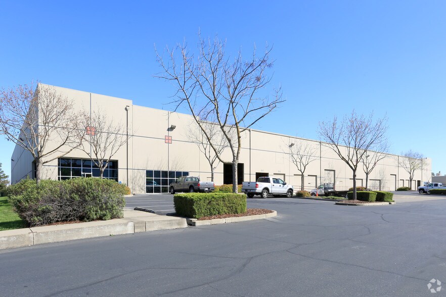 More Photos Of 8440 Rovana Cir, Sacramento Warehouse For Lease