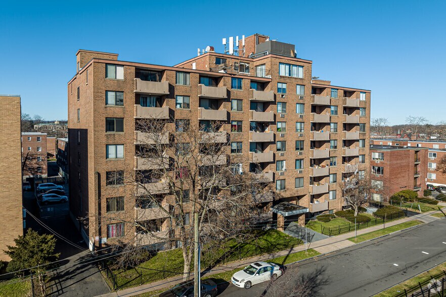 More Photos Of 59 Sumner St, Hartford Apartments For Sale