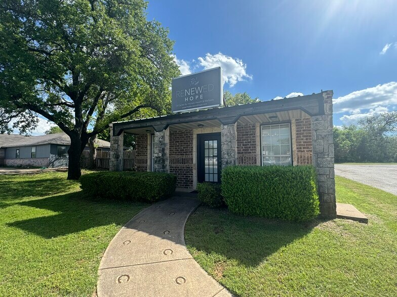 More Photos Of 932 E Highway 199, Springtown Office For Lease