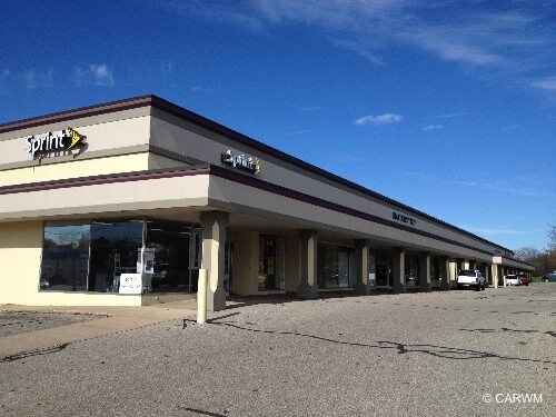 More Photos Of 411-457 Standale Plz NW, Grand Rapids Storefront For Lease