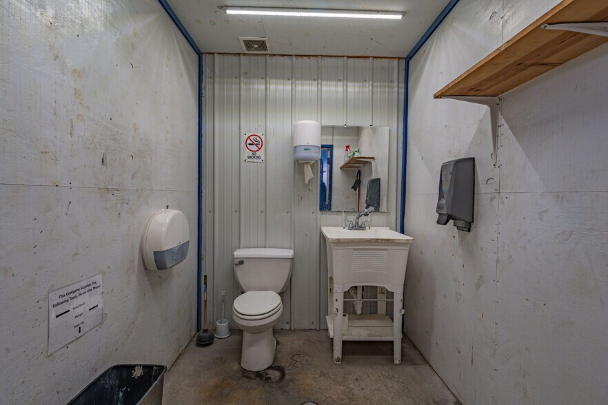 More Photos Of 4610 E Highway 199, Springtown General Retail For Sale