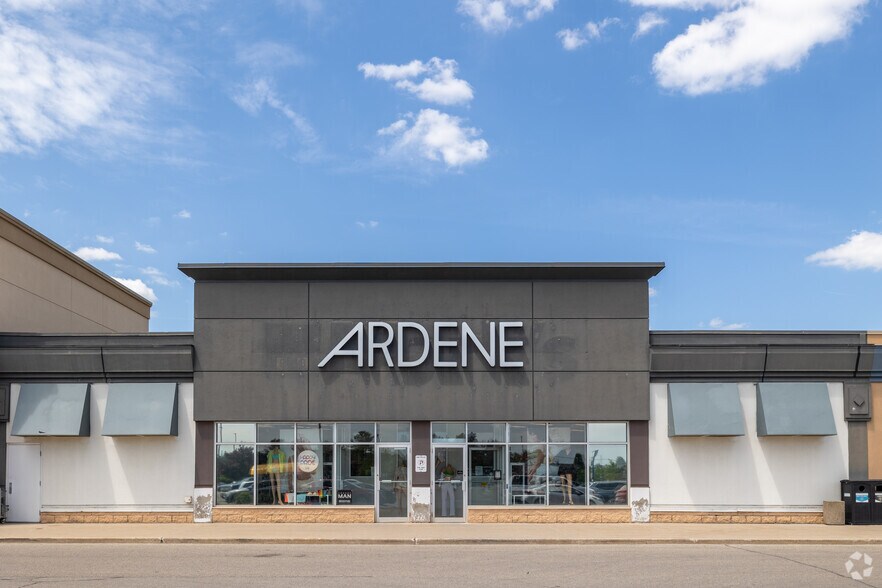 More Photos Of 130 Young St, New Tecumseth General Retail For Lease