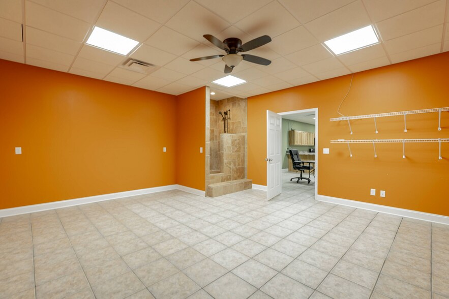 More Photos Of 218 Industrial Park Dr, Soddy Daisy Light Distribution For Sale