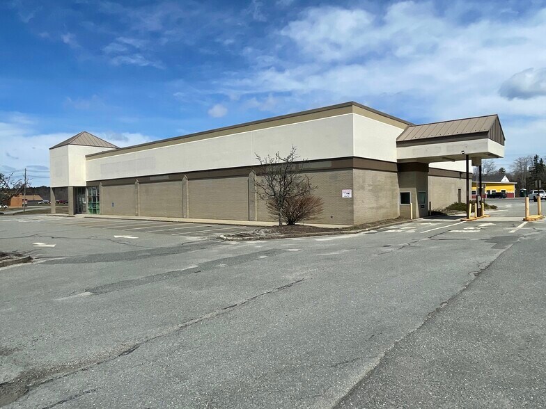 More Photos Of 260 High St, Ellsworth Drugstore For Lease