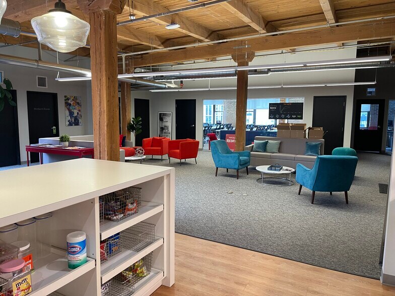 More Photos Of 112 S Sangamon St, Chicago Office For Sale