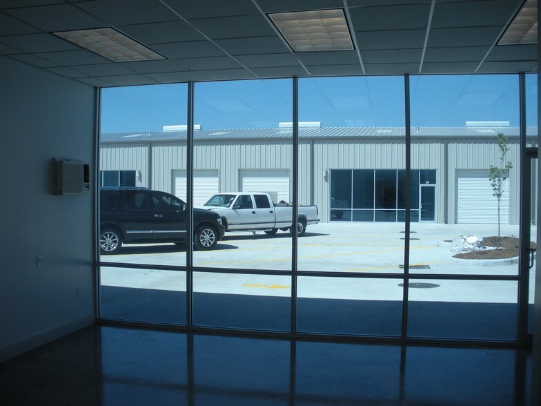 More Photos Of 8416 S Breeze Dr, Houston Light Manufacturing For Lease
