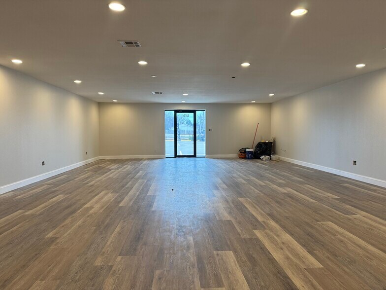 More Photos Of 719 E 141st St, Glenpool Storefront Retail Office For Lease