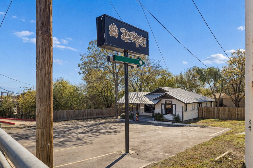 More Photos Of 2135 Bandera, San Antonio Medical For Sale