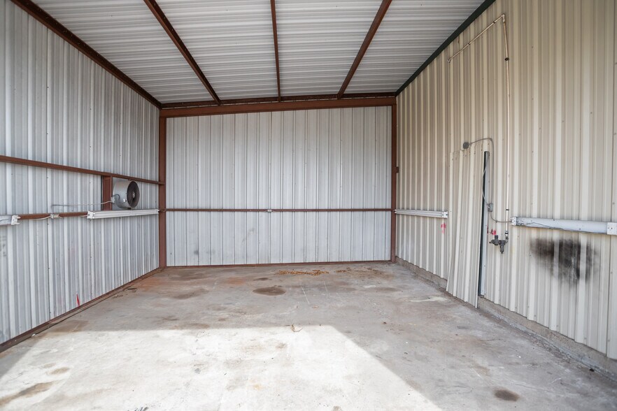 More Photos Of 1504 E Loop 304, Crockett Office For Sale