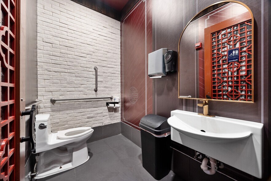 More Photos Of 45 Carmans Rd, Massapequa Restaurant For Sale