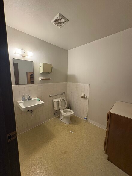 More Photos Of 1175 S Lipan St, Denver Warehouse For Lease