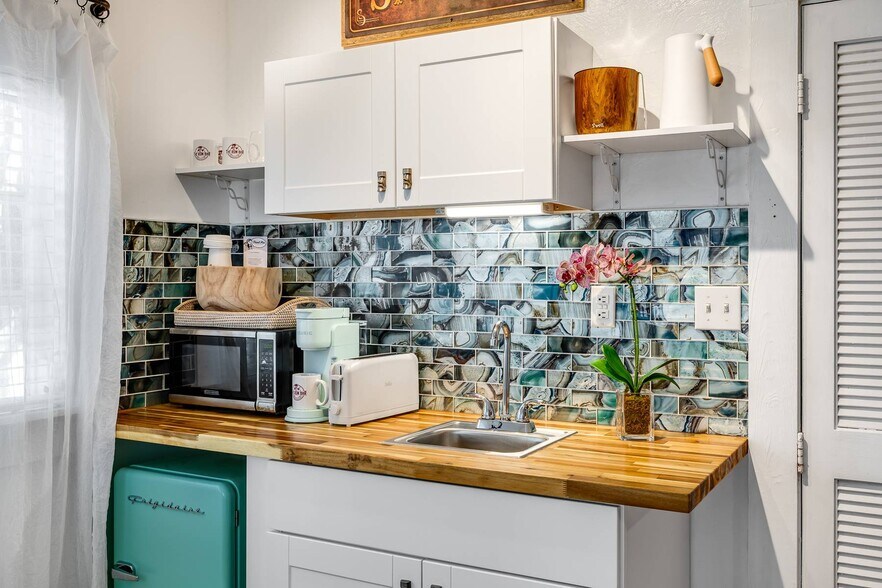 More Photos Of 1117 Duval St, Key West Hospitality For Sale