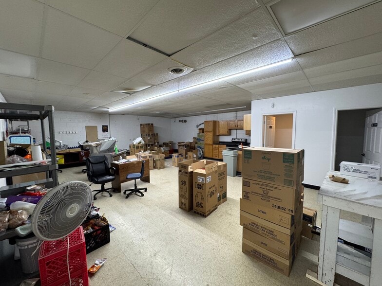 More Photos Of 411 E Fairground St, Marion Convenience Store For Sale