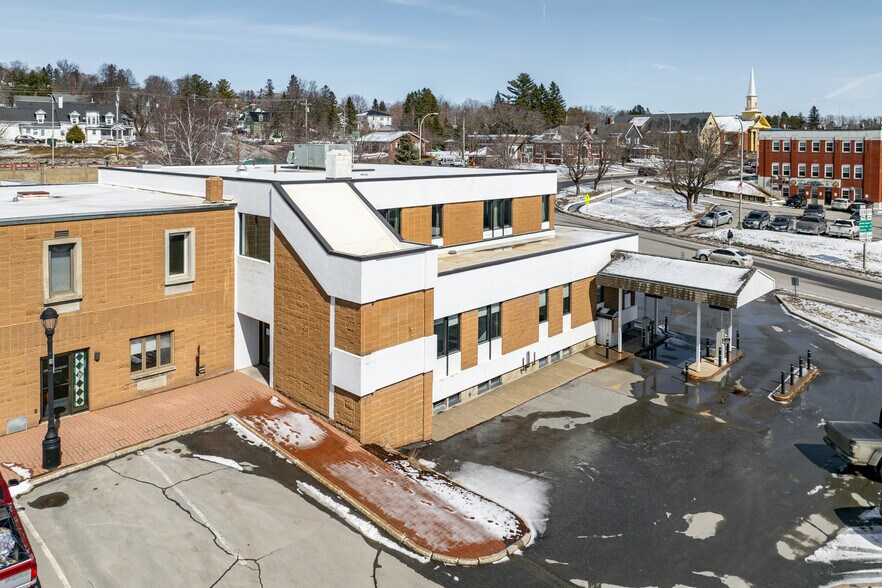 More Photos Of 14 Sweden St, Caribou Bank For Sale