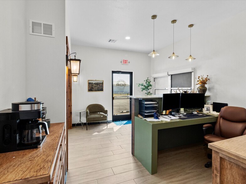 More Photos Of 801 S Tyler Ave, Blanchard Office For Sale