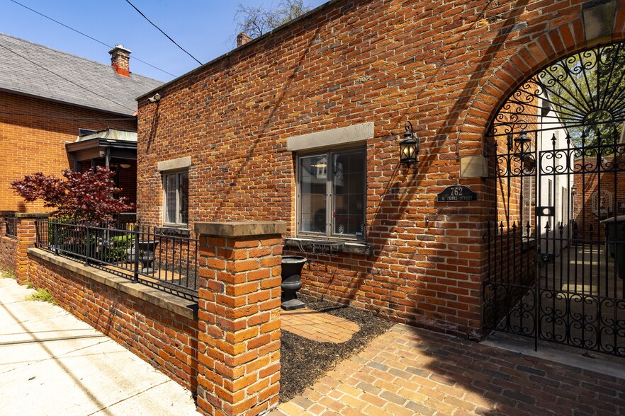 More Photos Of 30-40 E Columbus St, Columbus Unknown For Lease