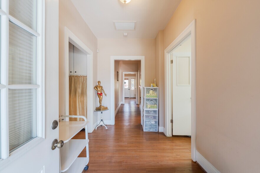 More Photos Of 146 E Walnut Ave, Monrovia Medical For Sale