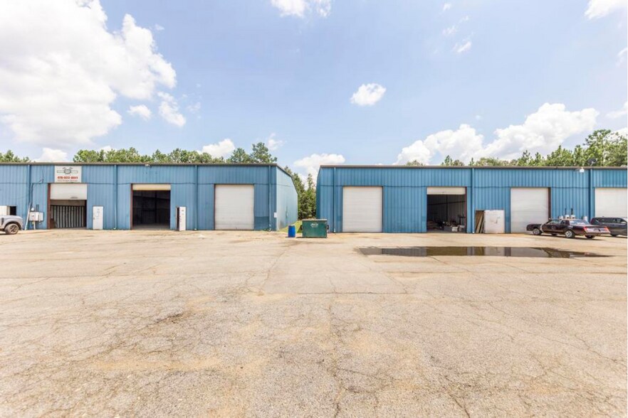 More Photos Of 808 Industrial Way, Warner Robins Warehouse For Lease