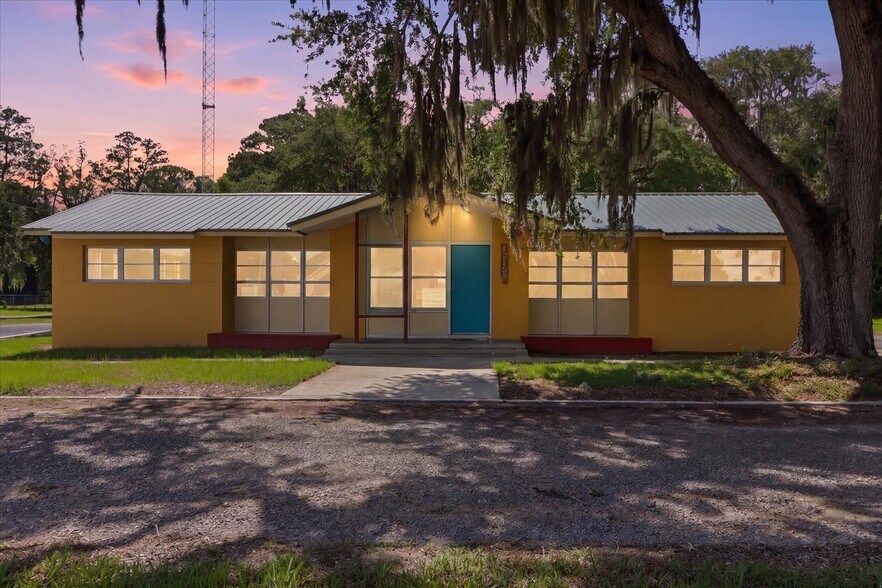 Primary Photo Of 18150 SE 72 Ave, Inglis Office For Sale