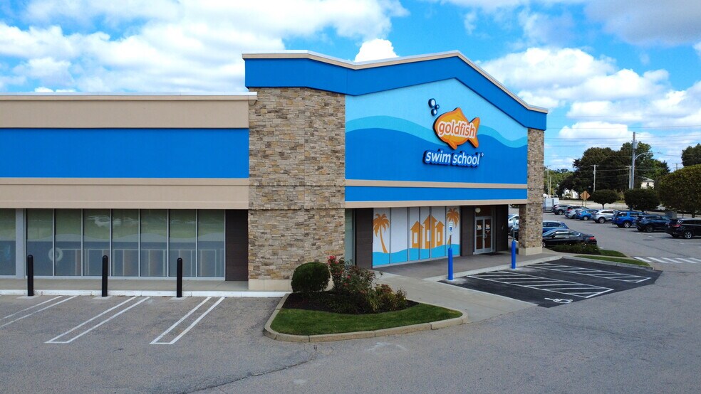 More Photos Of 555-615 Greenwich Ave, Warwick Unknown For Lease