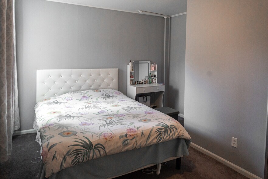 More Photos Of 15 Lakeview Pl, Verona Multifamily For Sale