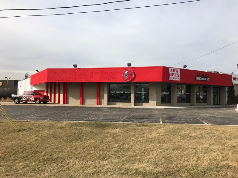 More Photos Of 2200 N Rand Rd, Palatine Freestanding For Sale