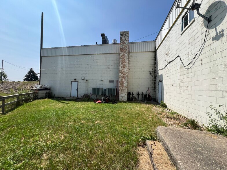 More Photos Of 2709 S US Highway 51, Janesville Flex For Sale