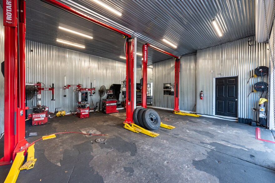 More Photos Of 2501 Sanford Ave, Sanford Auto Repair For Sale